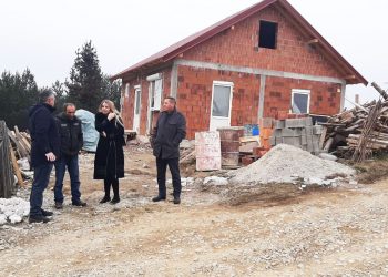 Narodna poslanica Selma Kučević obišla ugroženu porodicu Vejselović