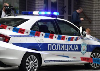 Drama na Zvezdari! Razbojnik sa NOŽEM upao u banku, odneo više od POLA MILIONA
