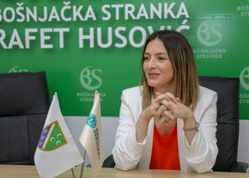 KENANA, ZASTUPNICA BOŠNJAKA U SKUPŠTINI CG: SRBI NAS PROVOCIRAJU! NE SMIJETE NAM DIRATI SREBRENICU!
