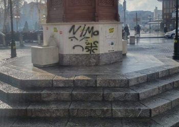 PROVOKACIJA U SRCU SANDŽAKA: ISCRTAN KRST I ČETIRI S NA SRED SEBILJA
