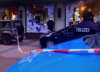 SRPSKI PINK PANTERI POHARALI EVROPU: U Nemačkoj kolima uleteli u zlataru i ukrali nakit od 3 MILIONA EVRA, a evo kako su PALI U BEOGRADU (VIDEO)