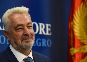 Zašto je Krivokapić Đukanovićev TROJANSKI KONJ: Zabio je nož u leđa Srbima koji su ga doveli na vlast