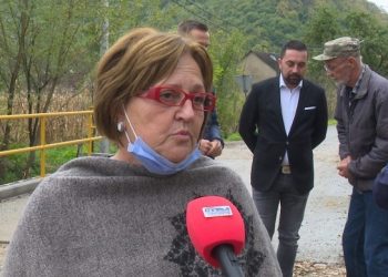 OVO JE DIREKTORICA MEVLIDA DERVIŠEFENDIĆ KOJA JE KAZNILA DJEVOJČICU LAMIJU JER JE SLAVILA DAN DRŽAVNOSTI BIH