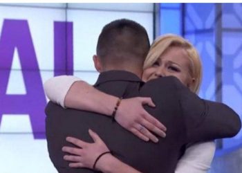 Usvojile ih različite porodice: Sestra i brat sreli se nakon 18 godina (VIDEO)