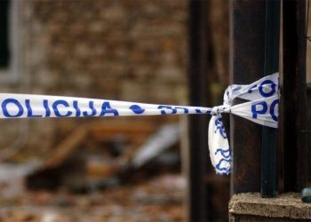 NEZAPAMĆENA TRAGEDIJA U BIH Osmoro mladih koji su se ugušili plinom imali po 19 godina, mediji prenose da su u vikendici bile još dve osobe i da su kritično